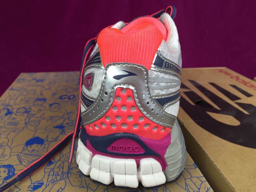 2 Pairs Of BROOKS Women's Running Shoes And 1 Pair Of New Balance Women's Running Shoes Size 10.5B All New In Box [Photo 19]