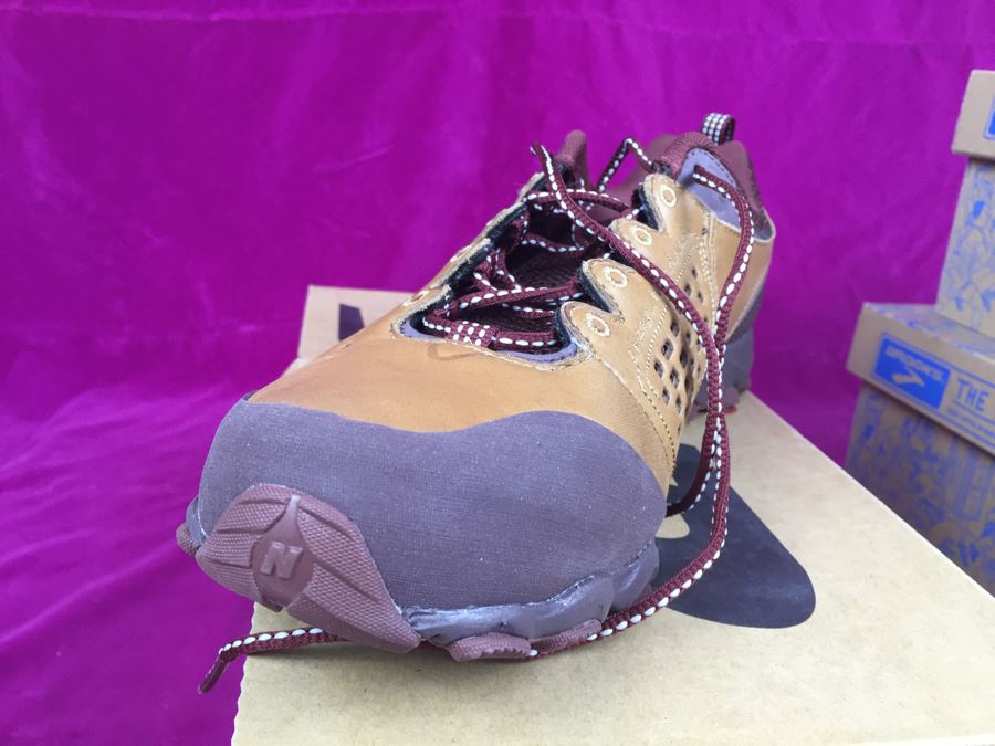 2 Pairs Of BROOKS Women's Running Shoes And 1 Pair Of New Balance Women's Running Shoes Size 10.5B All New In Box [Photo 26]