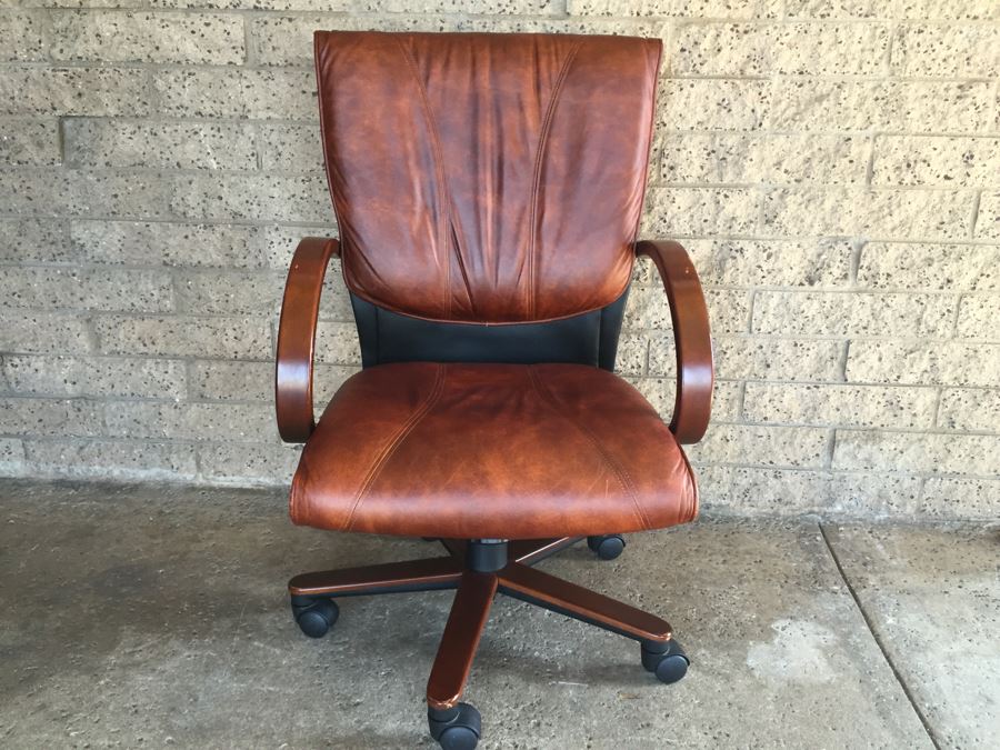 Nice Leather Office Chair With Casters [Photo 1]