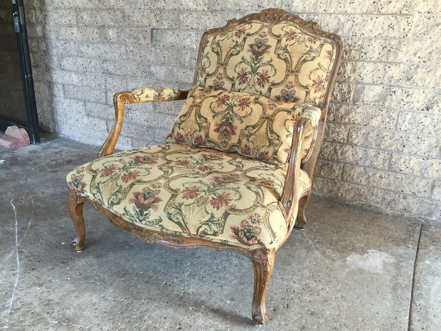 Oversized Upholstered Armchair [Photo 4]