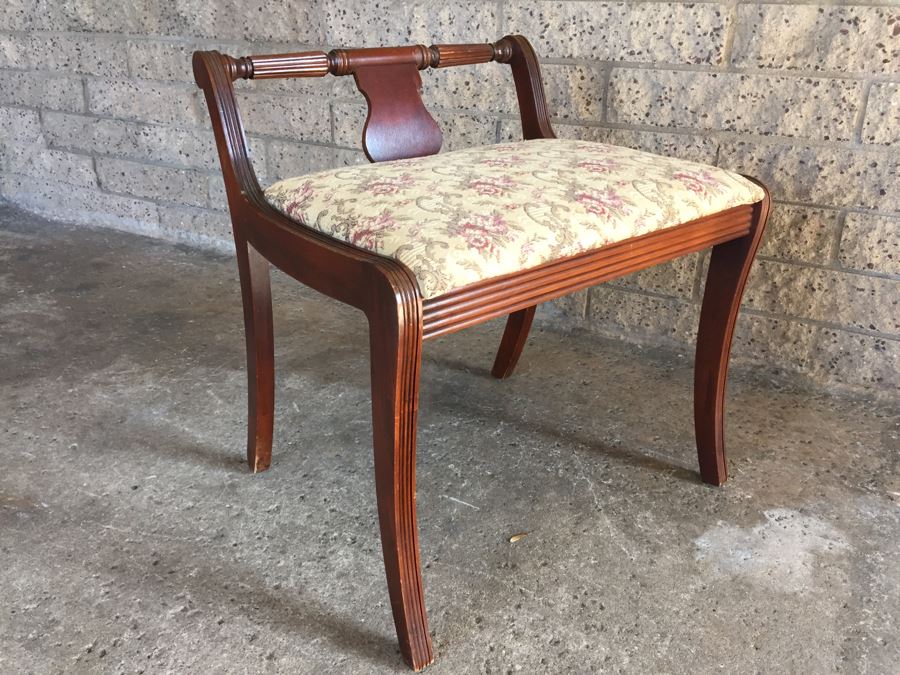 Small Upholstered Bench With Short Back [Photo 10]