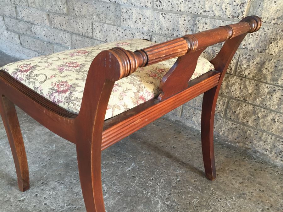 Small Upholstered Bench With Short Back [Photo 7]