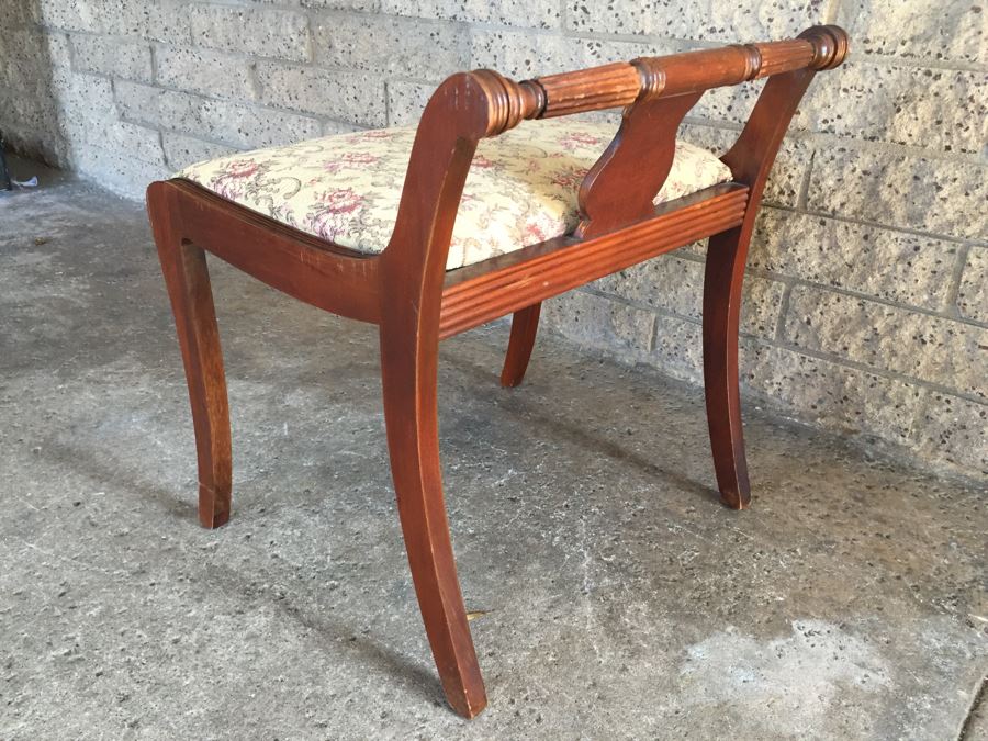 Small Upholstered Bench With Short Back [Photo 8]