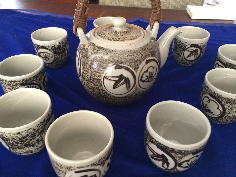 Teapot and 9 Cups [Photo 2]