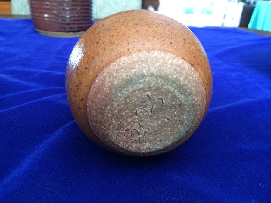 Large Brown & White Pottery Lot [Photo 29]