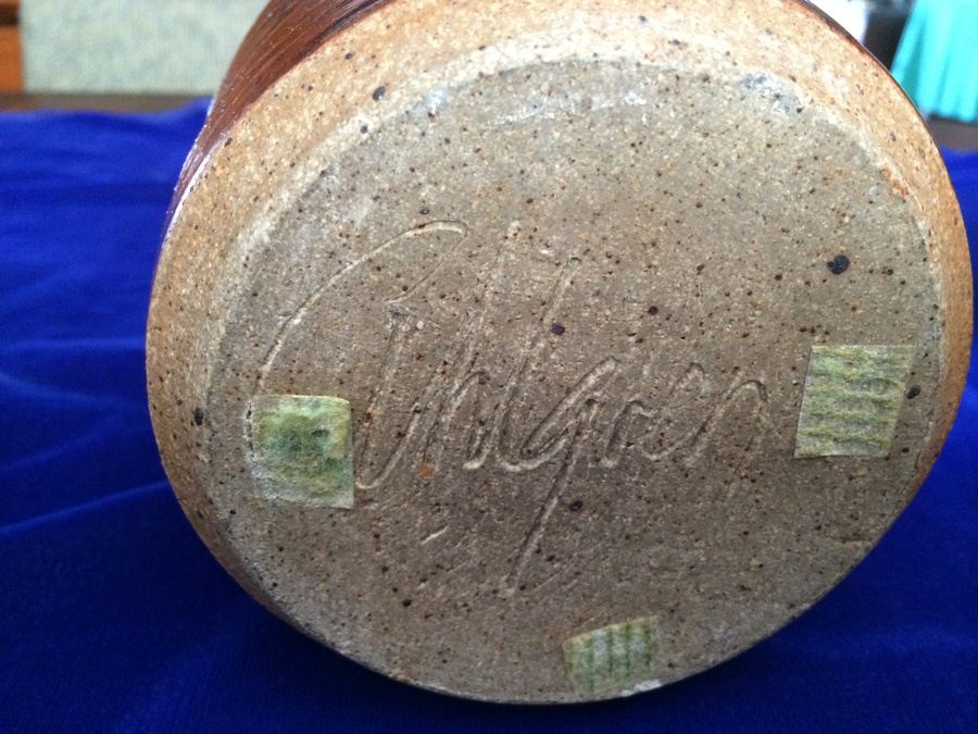 Large Brown & White Pottery Lot [Photo 33]