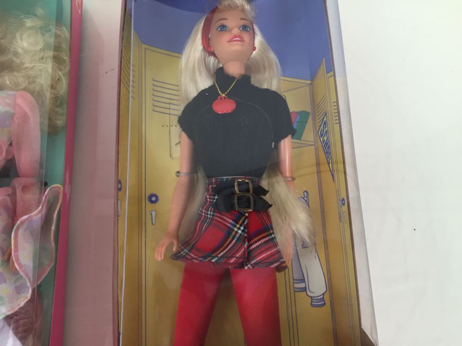 Spring Bouquet Barbie 3477 And School Spirit Barbie 15301 Mattel New In Box Vintage 1992 [Photo 7]