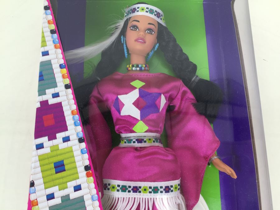 Special Edition Third Edition Native American Barbie Dolls Of The World Collection Mattel New In Box 12699 Vintage 1994 [Photo 4]