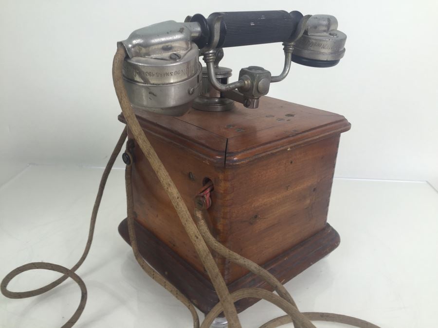 Vintage 1930s Crank Telephone [Photo 16]