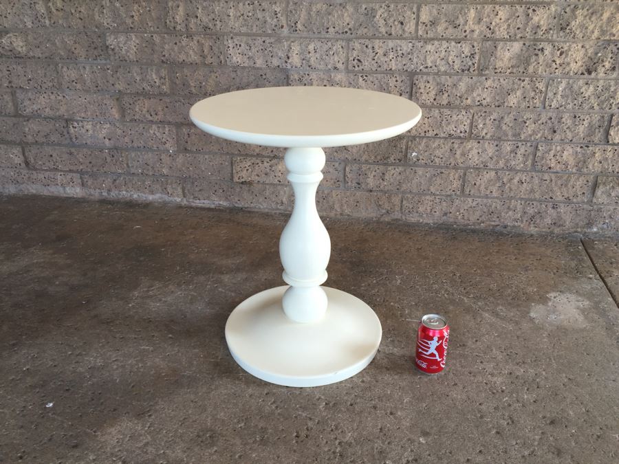 Pottery Barn White Round Pedestal Table [Photo 6]