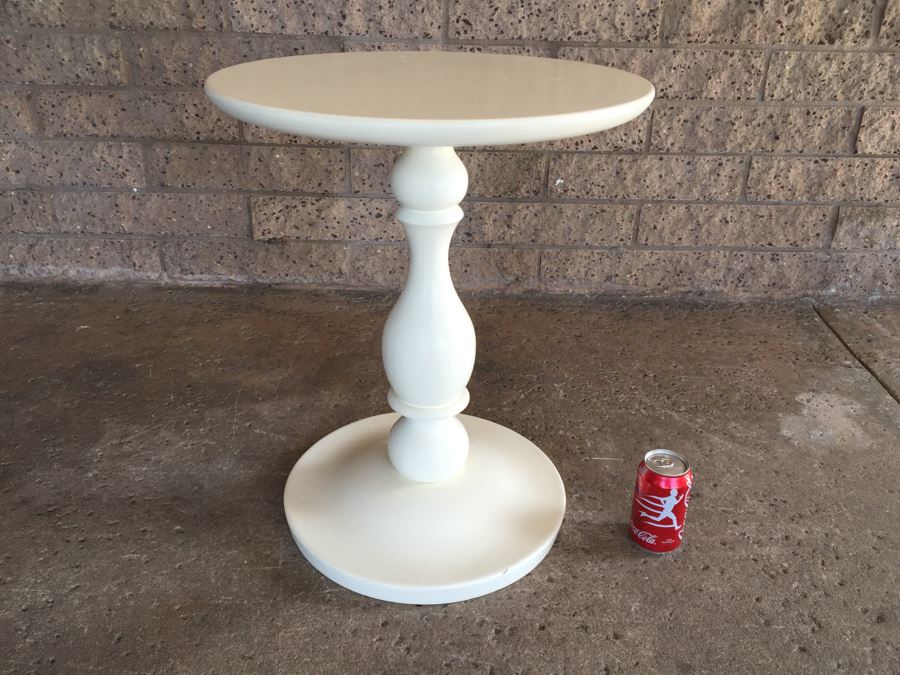 Pottery Barn White Round Pedestal Table [Photo 1]