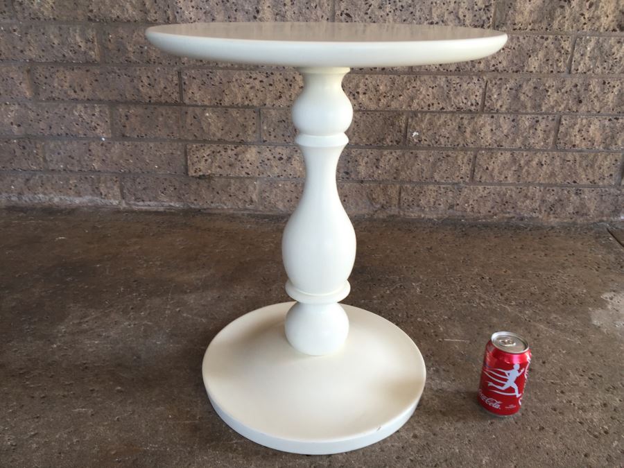 Pottery Barn White Round Pedestal Table [Photo 5]