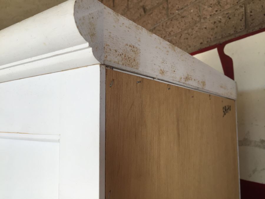 White Wine Storage Cabinet With Clock [Photo 13]