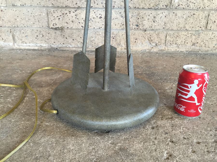 Wild West Inspired Metal Floor Lamp With Arrow Motif [Photo 8]