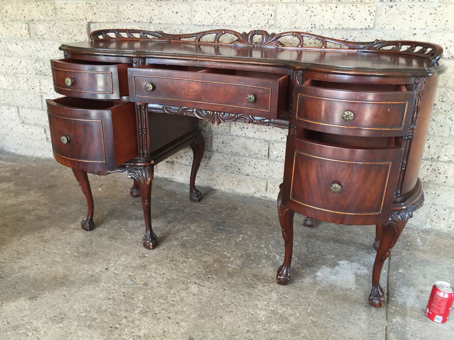 Stunning Vanity Table With Ball And Claw Feet [Photo 11]
