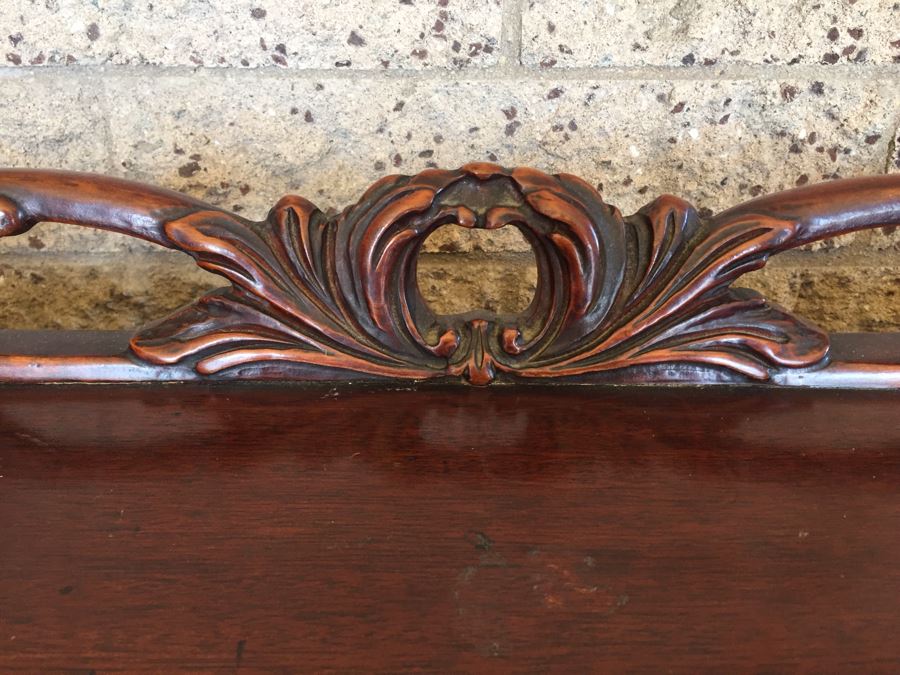 Stunning Vanity Table With Ball And Claw Feet [Photo 14]