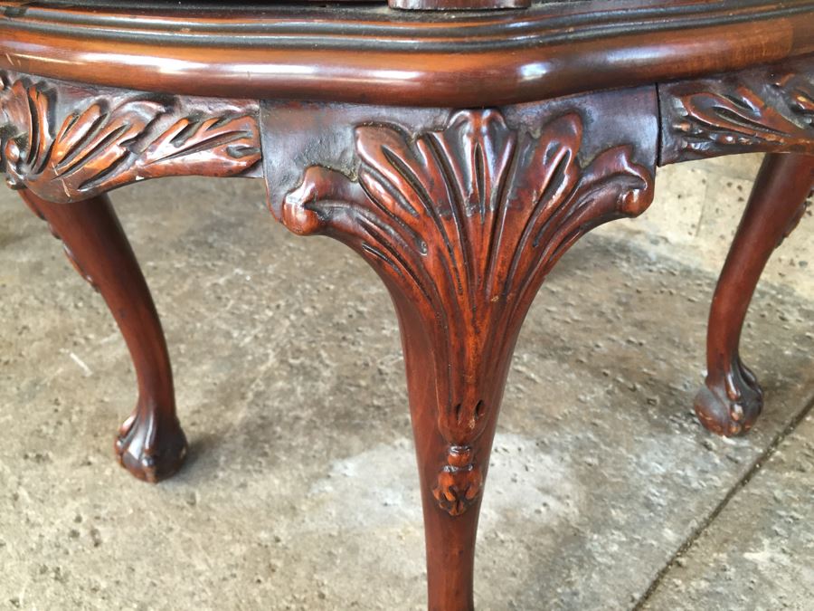 Stunning Vanity Table With Ball And Claw Feet [Photo 7]