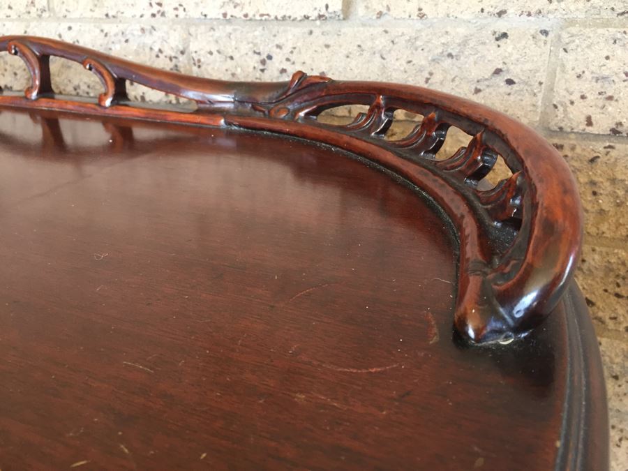 Stunning Vanity Table With Ball And Claw Feet [Photo 13]