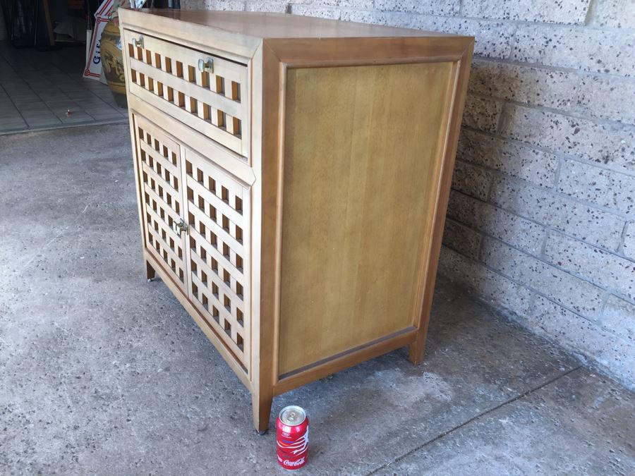 Contemporary Wooden Cabinet With Modern Look [Photo 5]