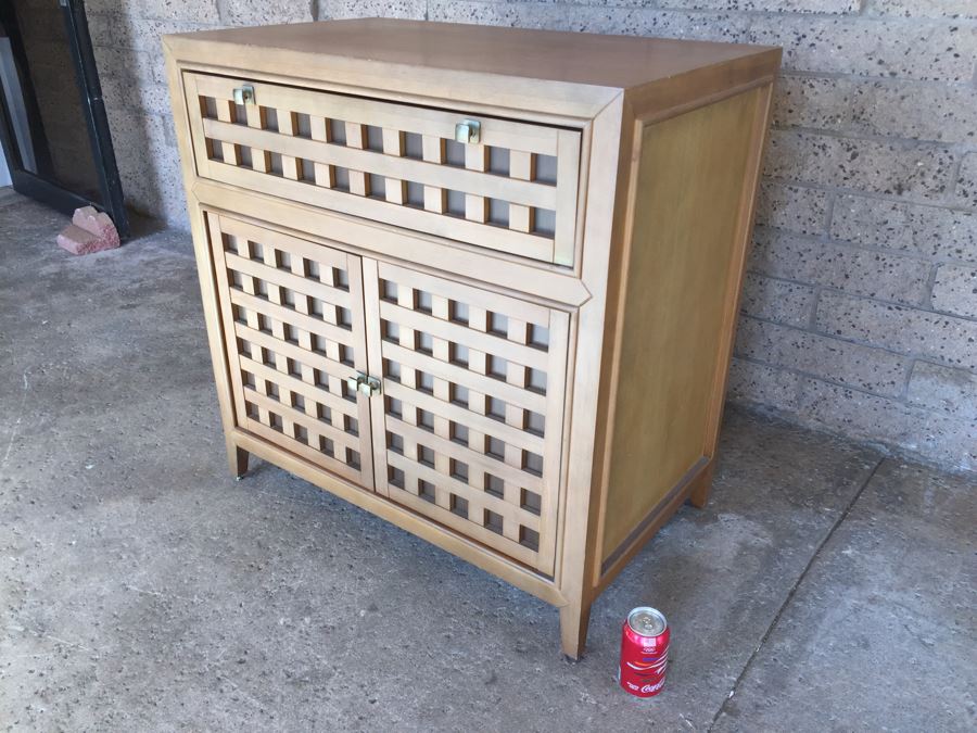 Contemporary Wooden Cabinet With Modern Look [Photo 4]