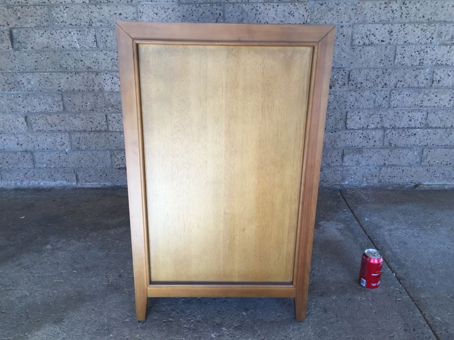 Contemporary Wooden Cabinet With Modern Look [Photo 3]