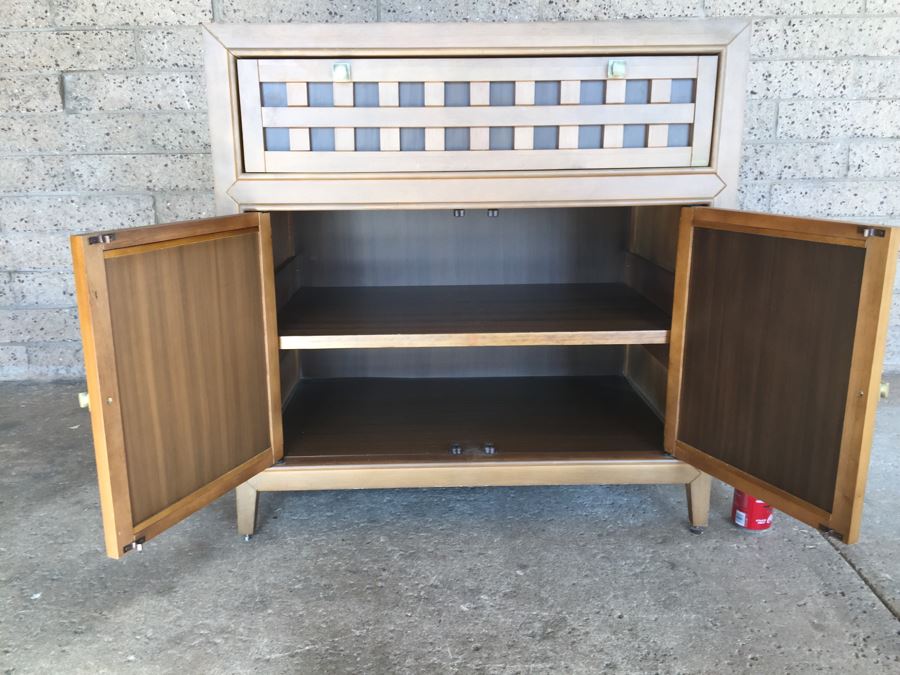 Contemporary Wooden Cabinet With Modern Look [Photo 7]