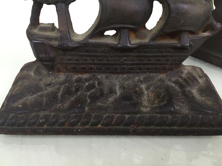 Vintage Cast Iron 'Old Ironsides' Bookends [Photo 9]