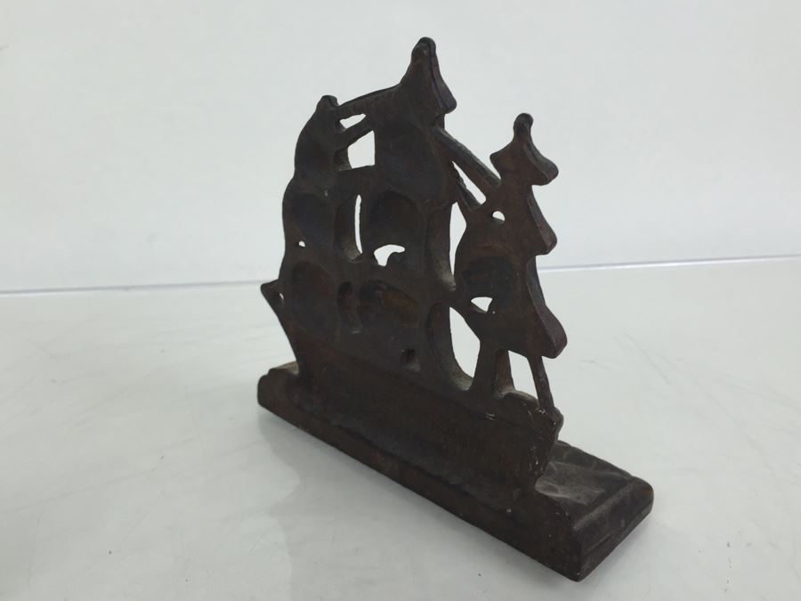 Vintage Cast Iron 'Old Ironsides' Bookends [Photo 14]