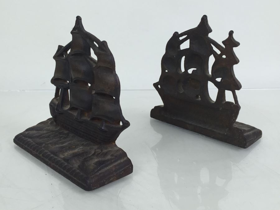 Vintage Cast Iron 'Old Ironsides' Bookends [Photo 1]