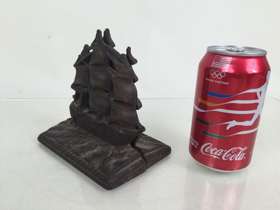 Vintage Cast Iron 'Old Ironsides' Bookends [Photo 4]
