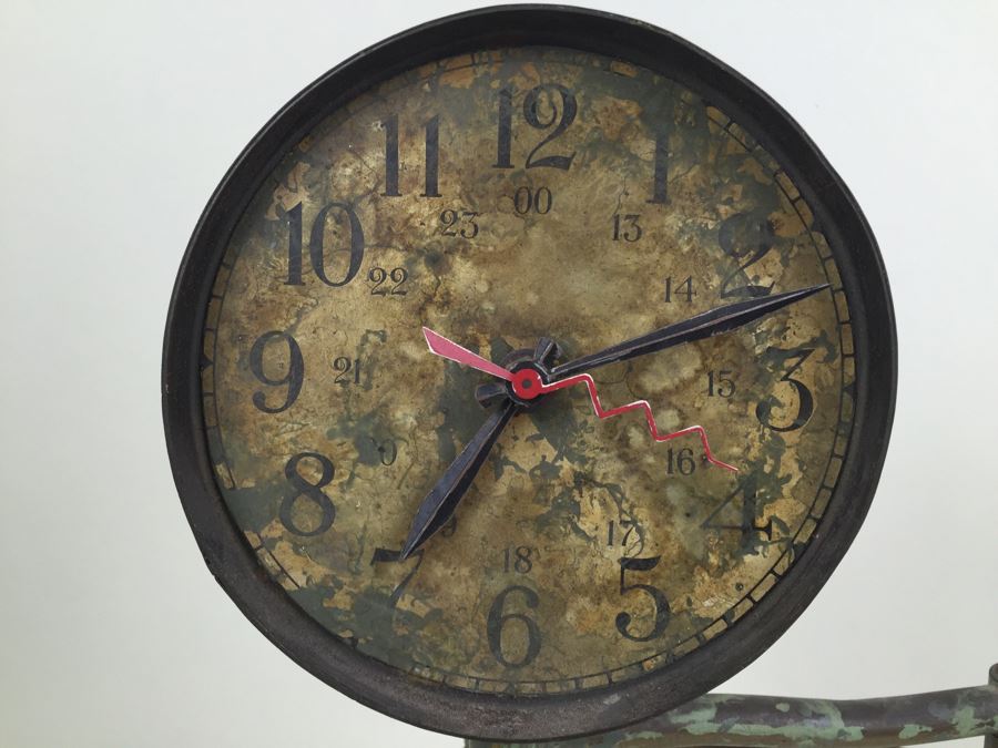 Reproduction Clock [Photo 2]