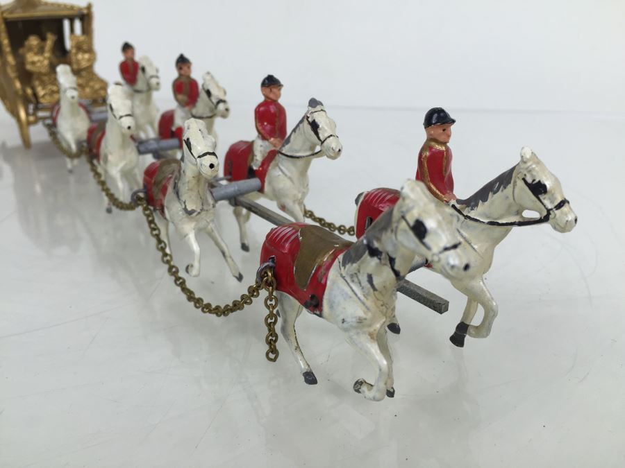 Larger Version Coronation Coach Hand Painted Cast Iron By Lesney Products & Co Made In England Matchbox With Original Box [Photo 3]