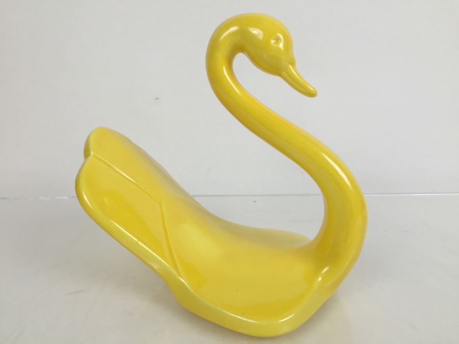 1978 Relco Mfg. Sundance Glazed Ceramic Swan Guest Towel Holder Yellow [Photo 2]