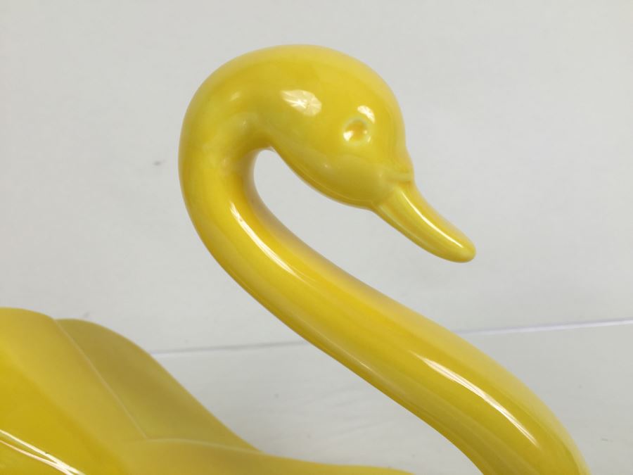 1978 Relco Mfg. Sundance Glazed Ceramic Swan Guest Towel Holder Yellow [Photo 4]
