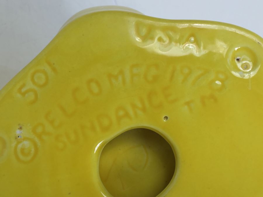 1978 Relco Mfg. Sundance Glazed Ceramic Swan Guest Towel Holder Yellow [Photo 3]