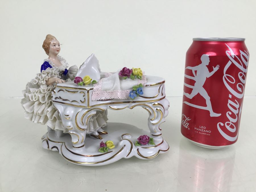 Vintage German Porcelain Dresden Lace Victorian Lady Piano Figurine Figure 5883 [Photo 3]