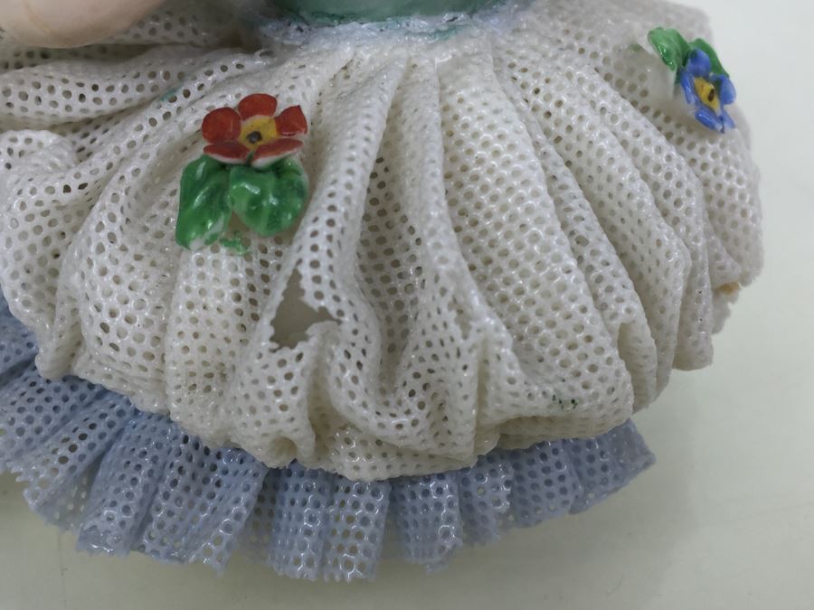Vintage Frankenthal Porcelain Dresden Art Small Figurine Of Girl With Bouquet Of Flowers Lace 519 88 [Photo 12]