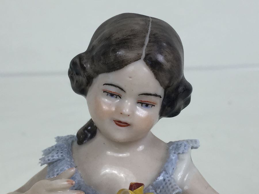 Vintage Frankenthal Porcelain Dresden Art Small Figurine Of Girl With Bouquet Of Flowers Lace 519 88 [Photo 6]