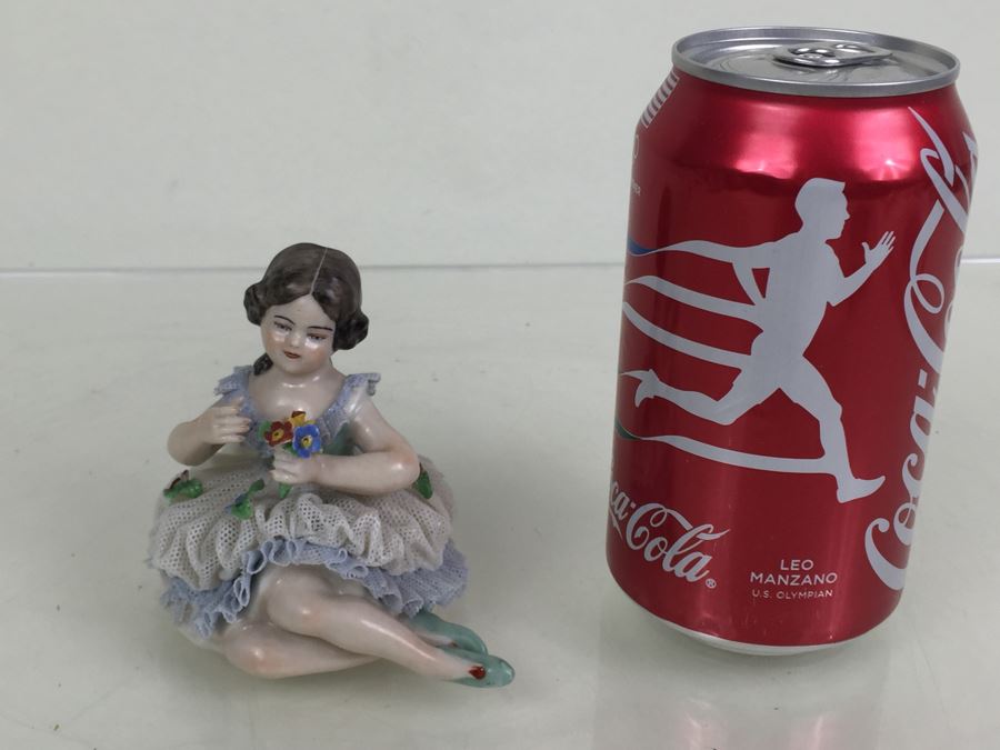 Vintage Frankenthal Porcelain Dresden Art Small Figurine Of Girl With Bouquet Of Flowers Lace 519 88 [Photo 4]