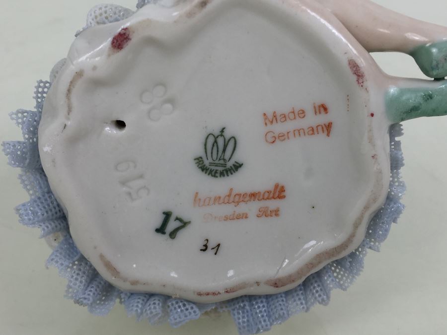 Vintage Frankenthal Porcelain Dresden Art Small Figurine Of Girl With Bouquet Of Flowers Lace 519 88 [Photo 3]