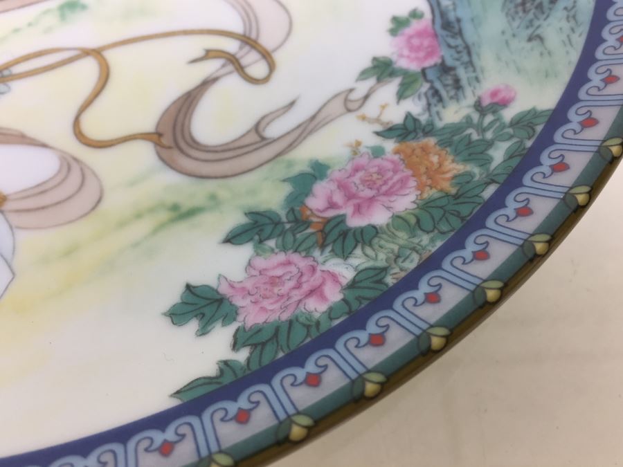 Signed Chinese Plate With Original Box [Photo 11]