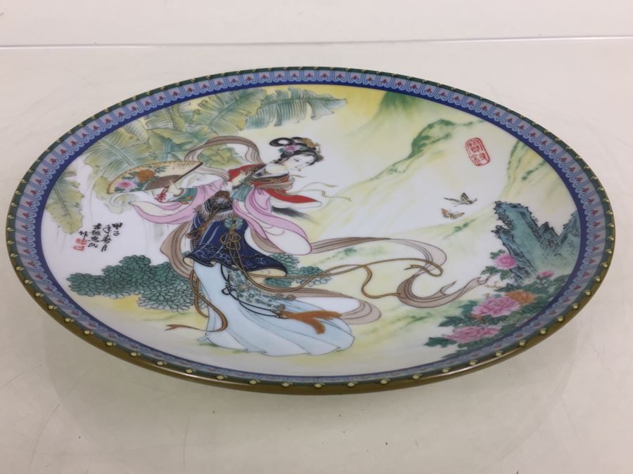 Signed Chinese Plate With Original Box [Photo 10]