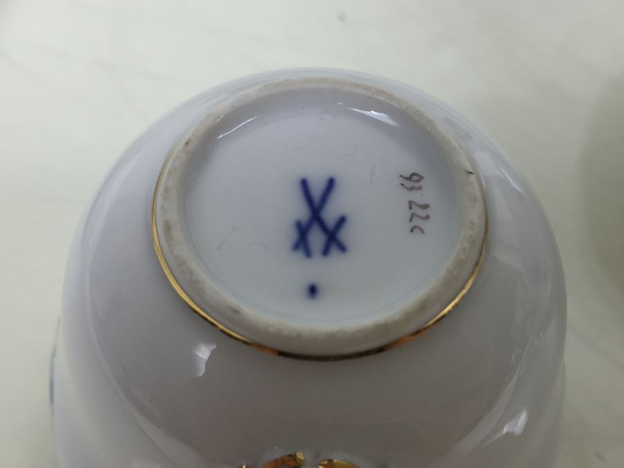 Nice Vintage Meissen Coffee Tea Service With Teapot, Creamer Bowl And 6 Meissen Cups With Saucers Germany Hand Painted Floral Motif [Photo 22]