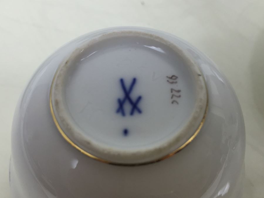 Nice Vintage Meissen Coffee Tea Service With Teapot, Creamer Bowl And 6 Meissen Cups With Saucers Germany Hand Painted Floral Motif [Photo 21]