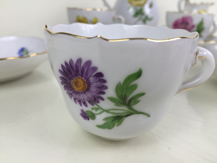 Nice Vintage Meissen Coffee Tea Service With Teapot, Creamer Bowl And 6 Meissen Cups With Saucers Germany Hand Painted Floral Motif [Photo 13]
