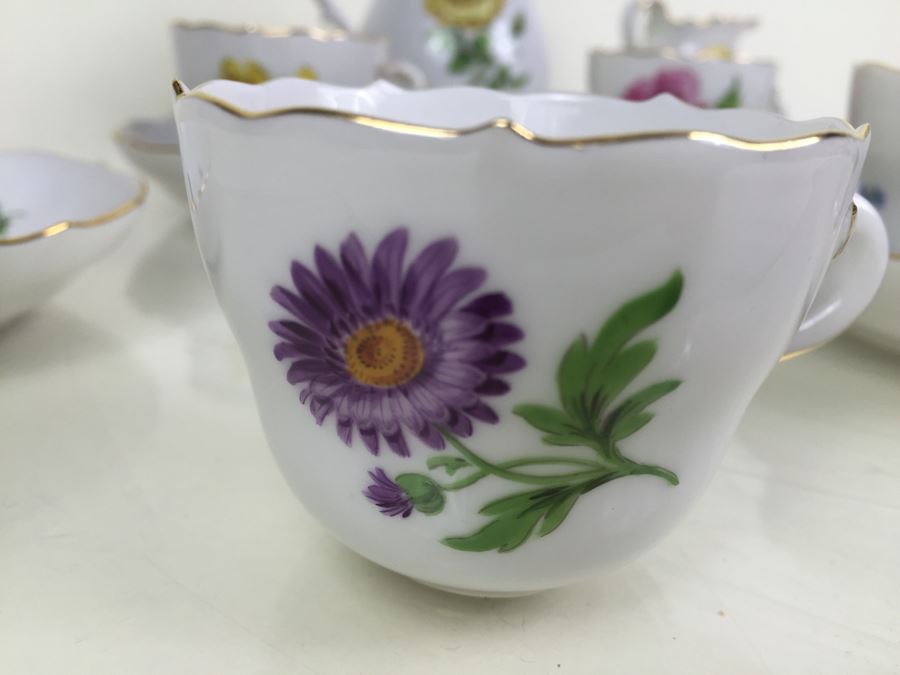 Nice Vintage Meissen Coffee Tea Service With Teapot, Creamer Bowl And 6 Meissen Cups With Saucers Germany Hand Painted Floral Motif [Photo 14]