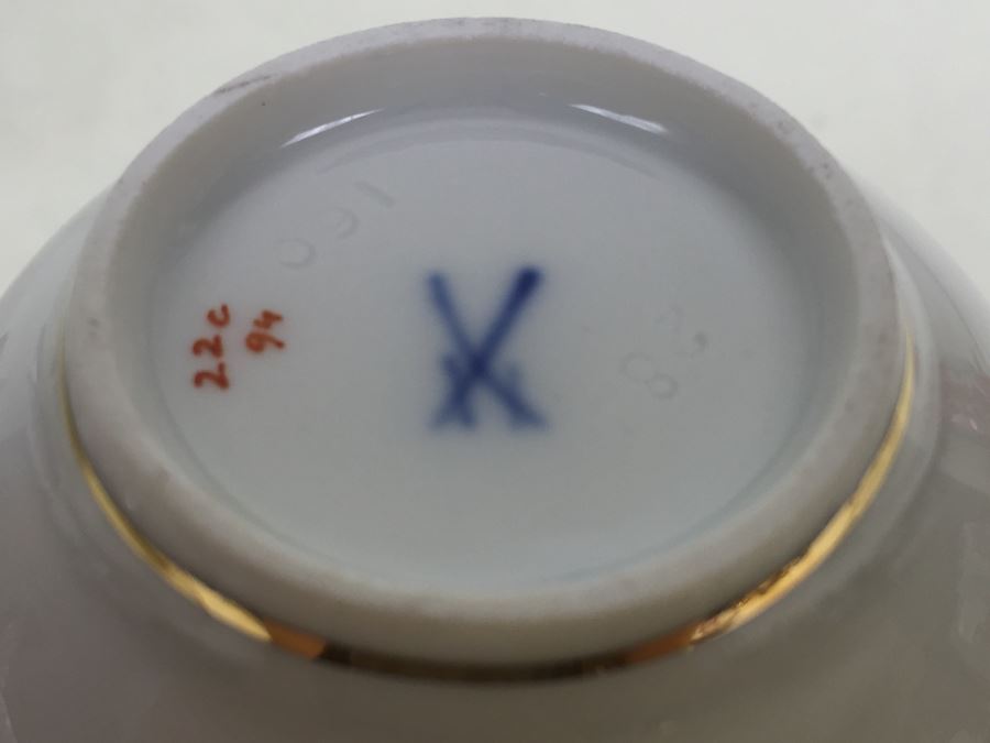 Nice Vintage Meissen Coffee Tea Service With Teapot, Creamer Bowl And 6 Meissen Cups With Saucers Germany Hand Painted Floral Motif [Photo 42]