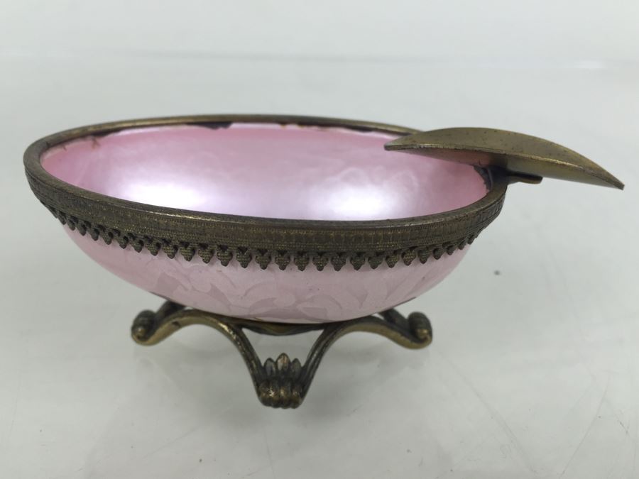 Vintage EVANS Pink Egg Lighter With Two Footed Half Egg Ashtrays [Photo 13]