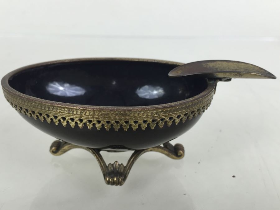 Vintage EVANS Pink Egg Lighter With Two Footed Half Egg Ashtrays [Photo 17]