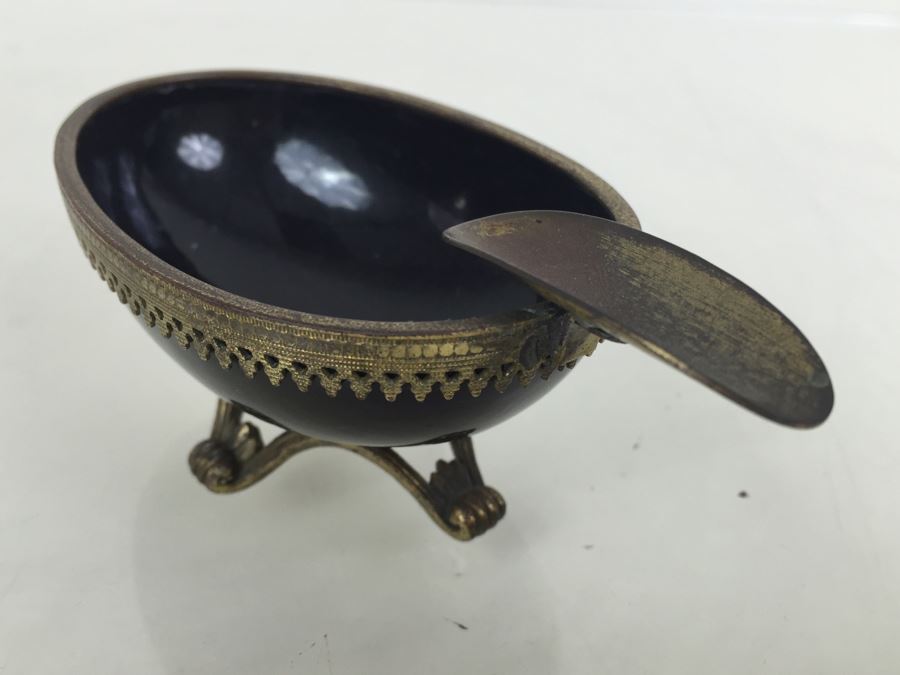 Vintage EVANS Pink Egg Lighter With Two Footed Half Egg Ashtrays [Photo 18]